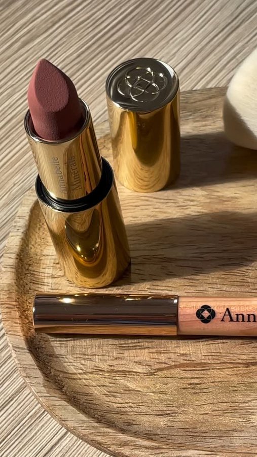 Instagram post by @lauraiwanska_ for Annabelle Minerals. Caption reads: [...] Subtle, smooth and timeless.....