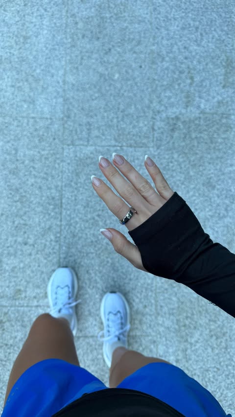 Instagram post by @emilydawkins for Oura. Caption reads: [...] hours until my first world major! 🏃‍♀️....