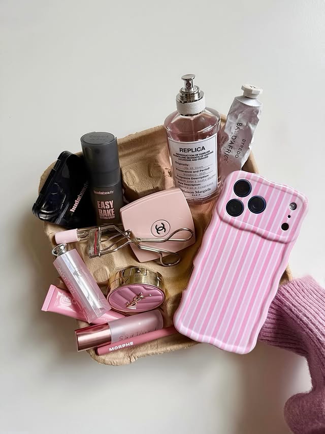 Instagram post by @axlinag_ for Coconut Lane. Caption reads: AD @coconutlaneuk spring girly girl case....