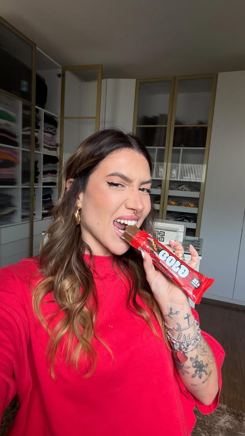 Instagram post by @liviakoeler for BOLD SNACKS. Caption reads: com @boldsnacks fica tudo 🍃zen🍃 aproveita [...].