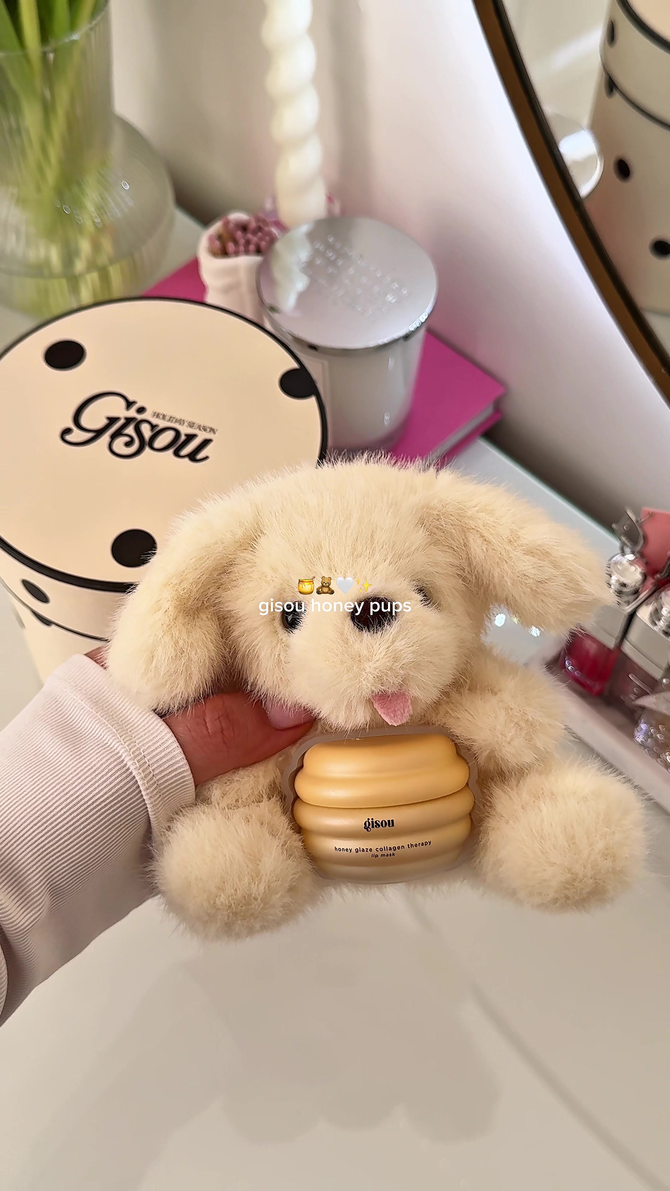 TikTok post by @seda.eks for Gisou. Caption reads: Unboxing @Gisou Honey pups!! 🧸🍯 #gisou [...].