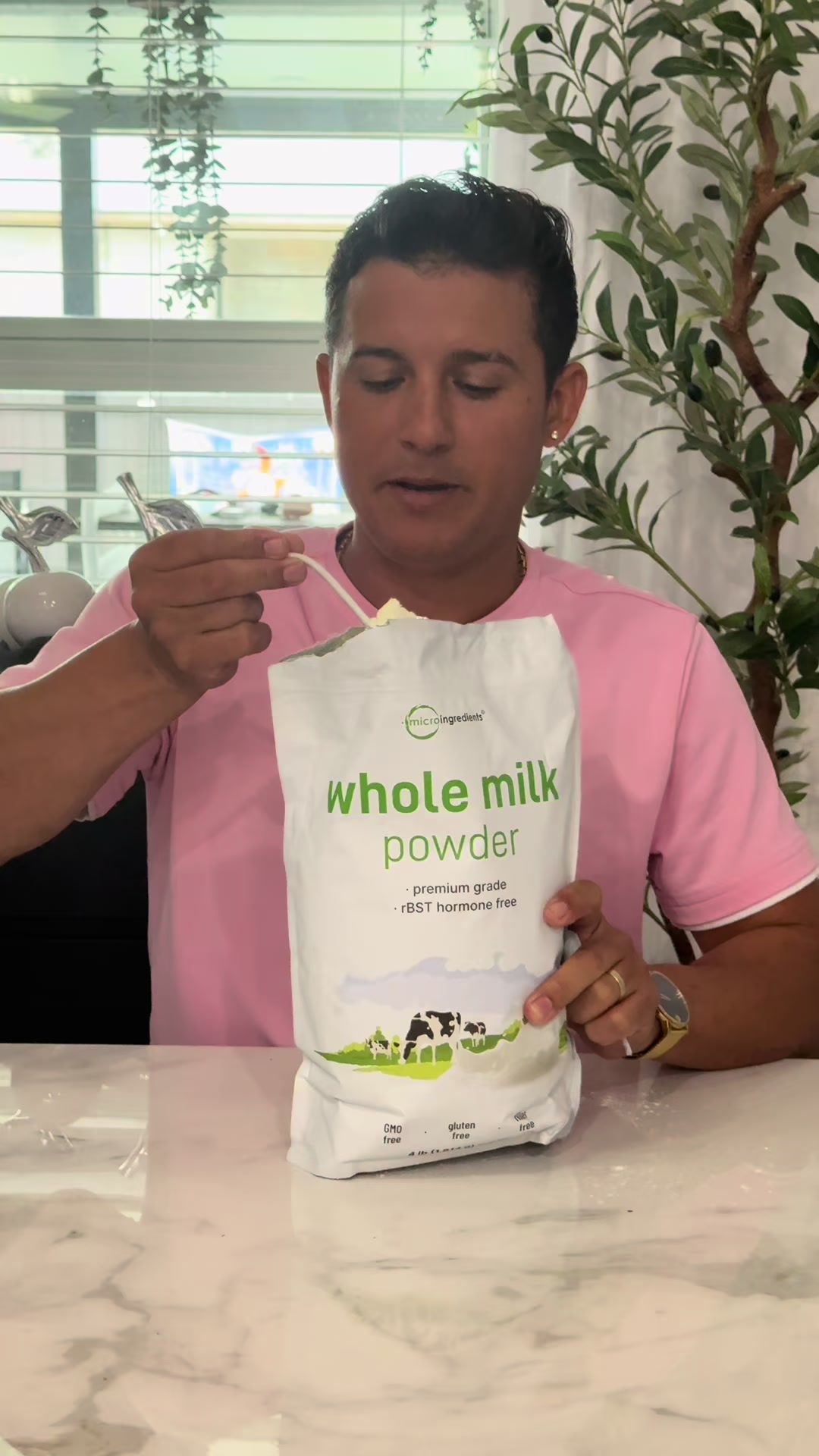 TikTok post by @gutierrez_y_su_titi for Micro Ingredients. Caption reads: [...] #TikTokShopCreatorPicks #wholemilk @Micro....