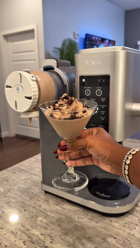 Instagram post by @itsdayswithdae for Ninja Kitchen. Caption reads: If it’s on “Oprah’s Favorite Things,” it’s got to....