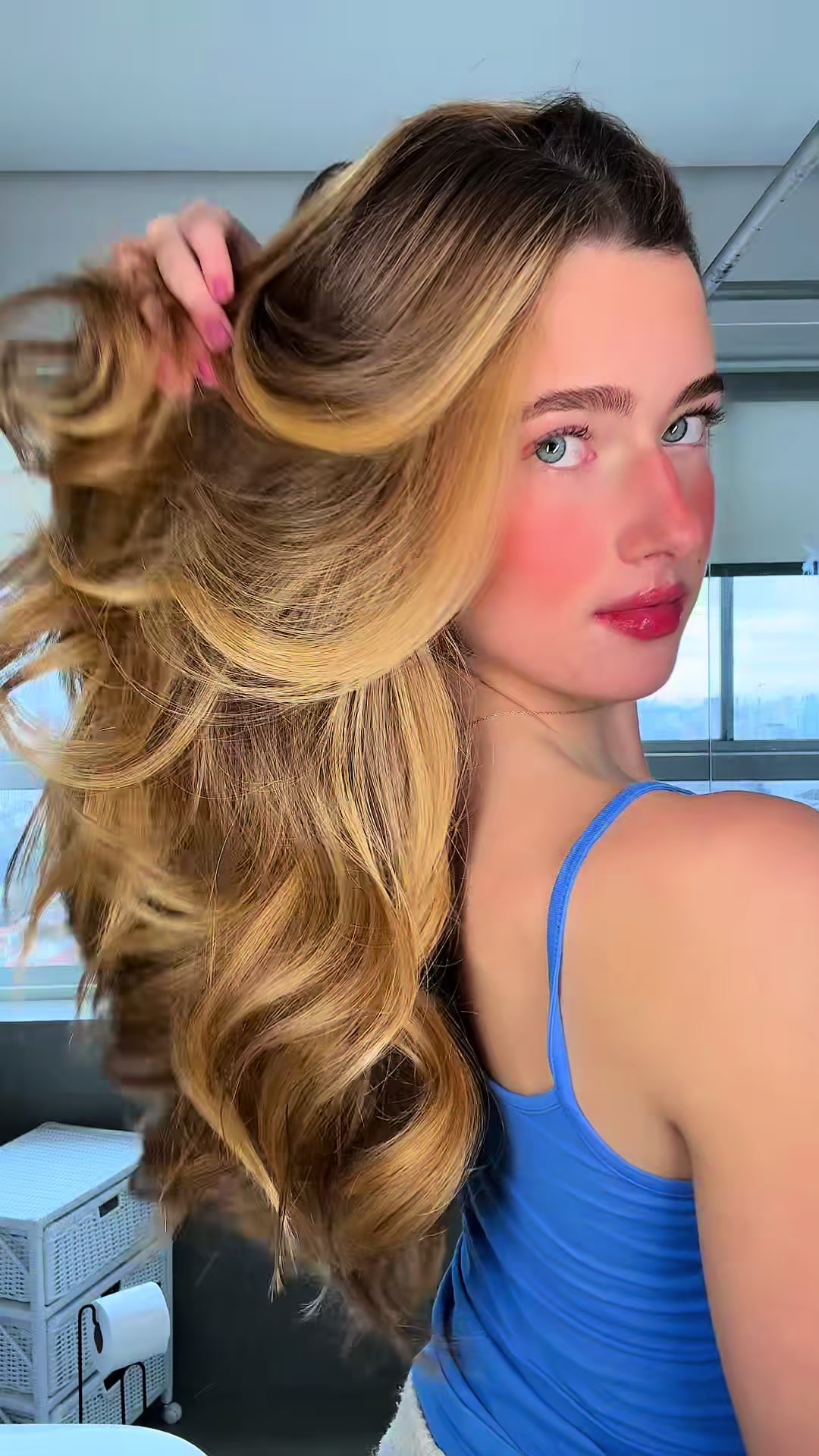 TikTok post by @kyarak_ for Hidratei. Caption reads: 🏷️CUPOM 10%: KYARAKOGUT #haircare #hairroutine....