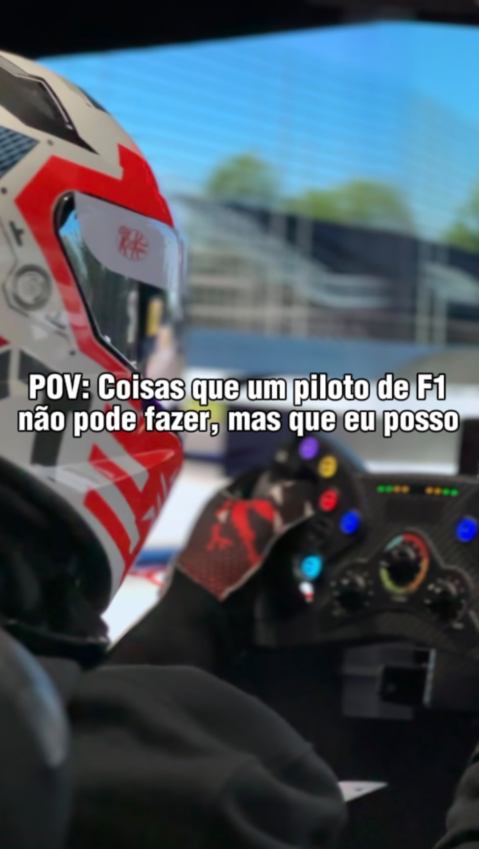 Instagram post by @viniciuspokiz for KitKat. Caption reads: As vezes ter um simulador é mais vantajoso…....