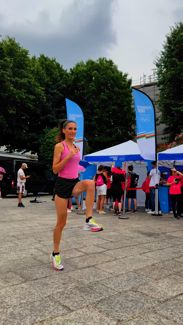 Instagram post by @deborahfashionsport for POWERADE. Caption reads: A pink wave took over Como! 💗
I took part in....