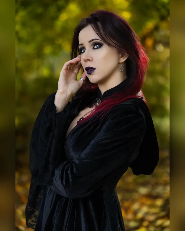 Instagram post by @elizabethvampirelady for Scarlet Darkness. Caption reads: [...] jacket (gifted) - @scarletdarkness_official....