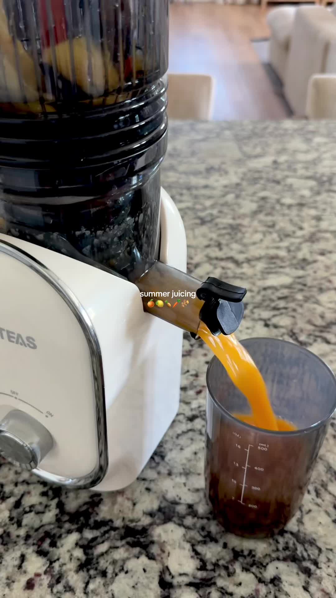 TikTok post by @emeraldjadem for SUSTEAS. Caption reads: [...] #juicing #juice #juicingrecipes @SUSTEAS US.