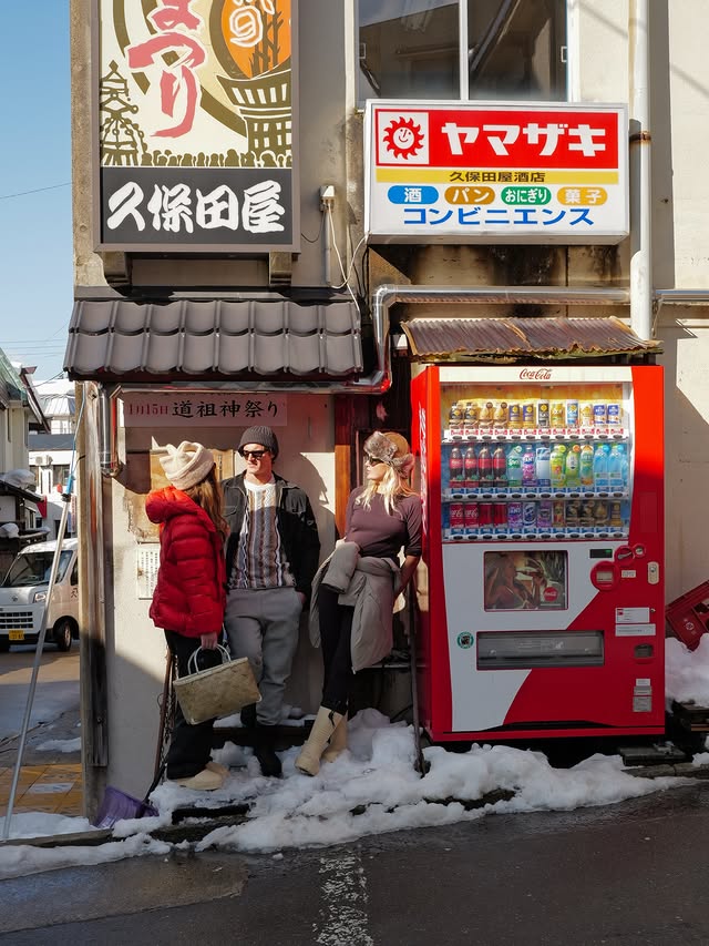 Instagram post by @maloupeterson for Smartwool. Caption reads: [...] the past 6 weeks in Japan ❣️ @smartwool ☀️....