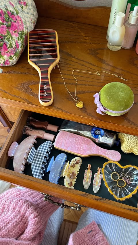 Instagram post by @mel.amartinez for Minted. Caption reads: [...] our friend @aprilpalm, we worked with....