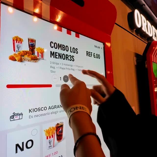 Instagram post by @losmenor3s for pepsi. Caption reads: prueben el combo de LOS MENOR3S🍗💙.