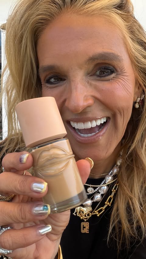 Instagram post by @shop.with.caroline for MAKE UP FOR EVER. Caption reads: [...] minutes to feel 10x better 🥰 using....