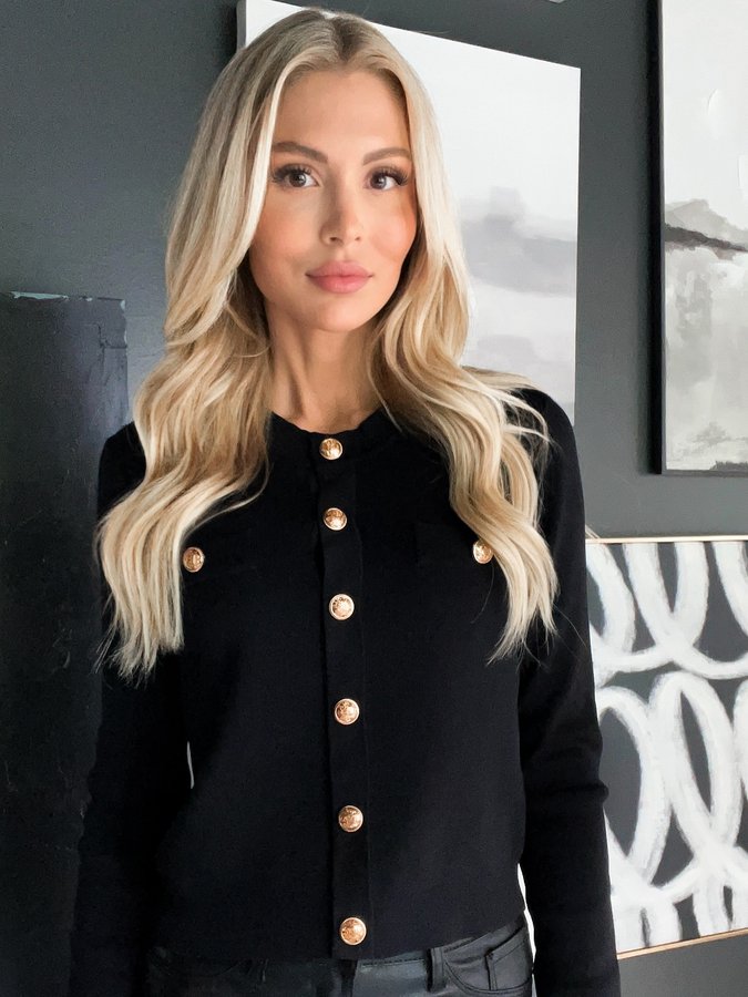 Instagram post by @tay_brandenburg for The Noli Shop. Caption reads: minimal & refined @thenolishop 🖤 • comment SHOP....