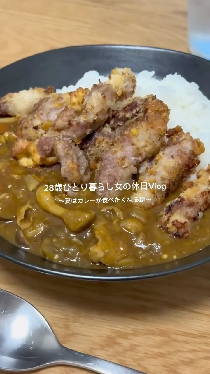 Instagram post by @u_k_a_2 for COSORI. Caption reads: 夏になると無性にカレー食べたくなるの私だけ…？🍛

今日は前から気になってた
ノンフライヤー「CO....