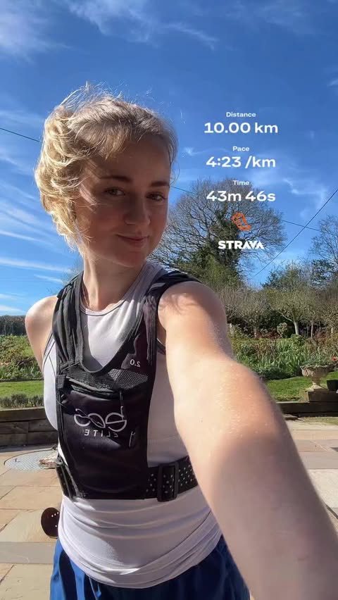 Instagram post by @runner_loz for Eos Elite. Caption reads: Today’s run was such a pretty run but with lots of....