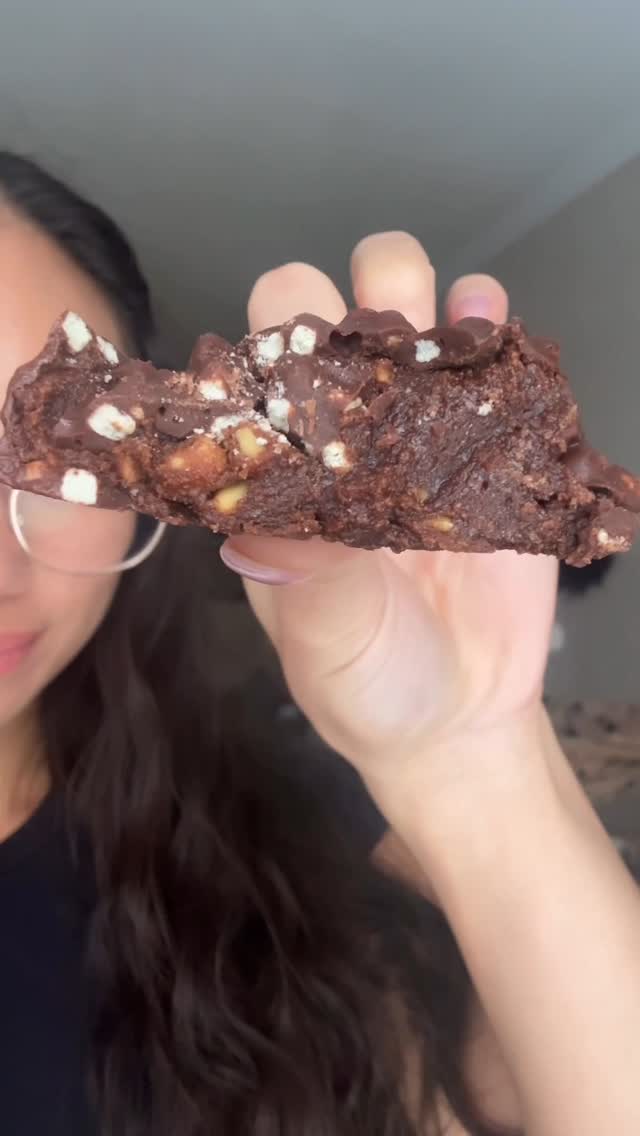 Instagram post by @sarahschwarzz for Bulk Nutrients. Caption reads: Crunchy Brownie Balls 🍫

These are so bomb....