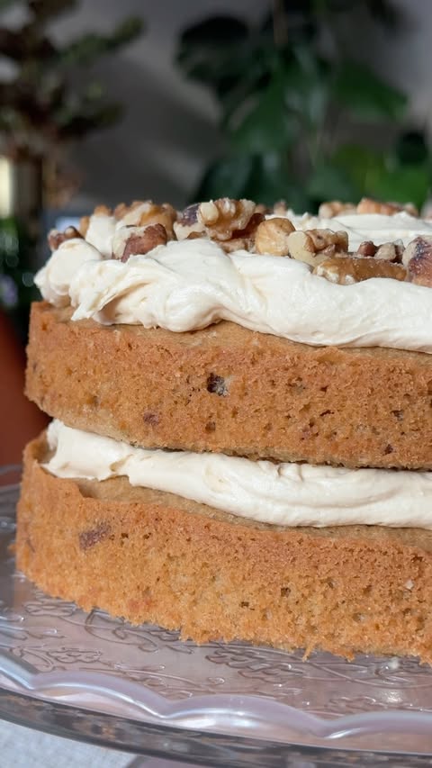 Instagram post by @gills_bakesandcakes for De’Longhi. Caption reads: It’s a Coffee Cake Day ☕️ 🥹 One of those cakes....