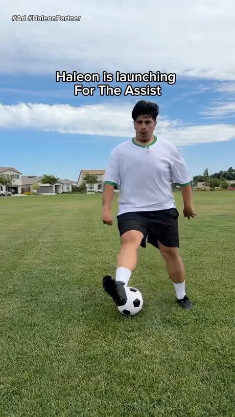 Instagram post by @tuchiquitobombon for Advil. Caption reads: [...] hold me back from the game I love ⚽️....