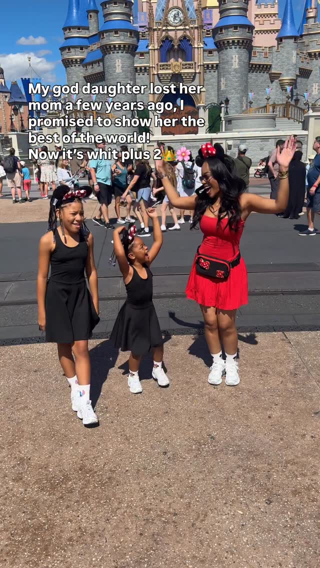 Instagram post by @bossywhit for Walt Disney World. Caption reads: Happy birthday daughters ♥️
My biggest goal :....