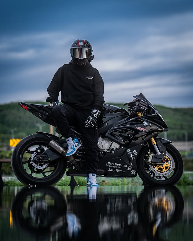 Instagram post by @motoking.yyc for QUAD LOCK. Caption reads: [...] Sponsors: @senabluetooth - 60S @quadlock -....