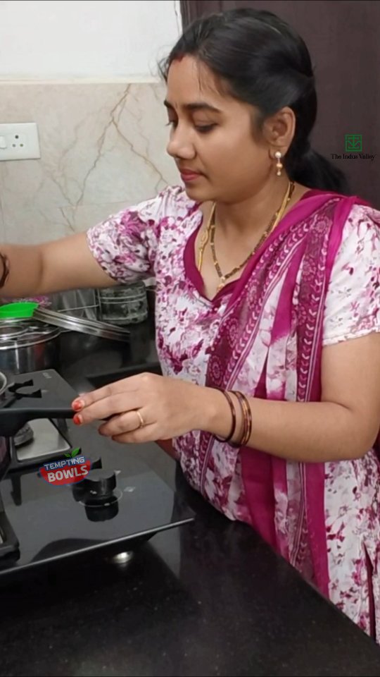 Instagram post by @tempting_bowls for The Indus Valley. Caption reads: లంచ్ బాక్స్ కి ఈ పులావ్ చేస్తే బాక్స్ లో మెతుకు....