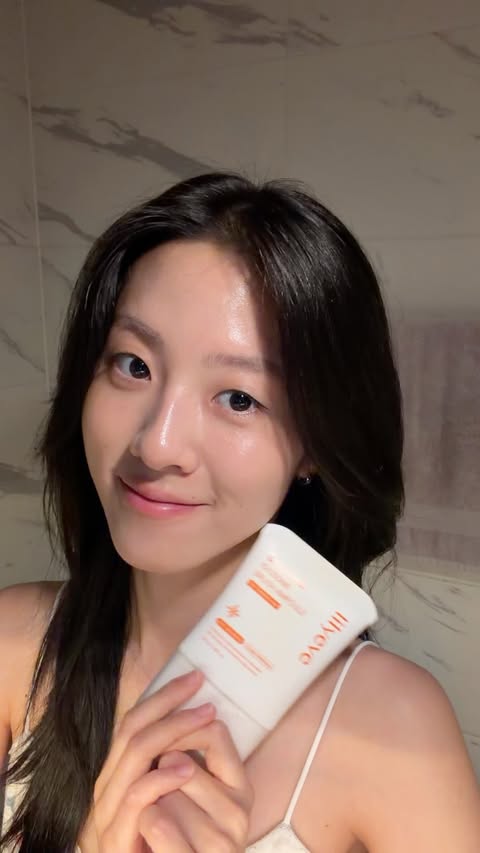 Instagram post by @dreakwon for Lilyeve. Caption reads: [...] | my 30 second scalp-care routine with....