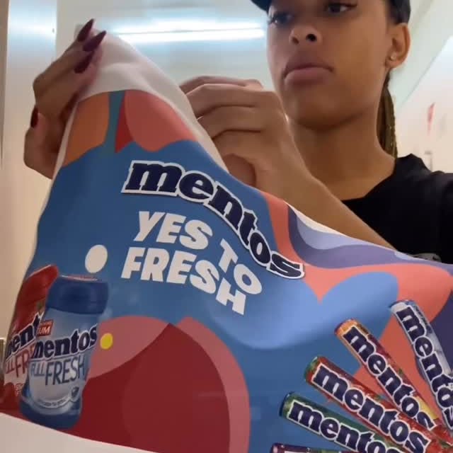 Instagram post by @shantel_modiba_ for Mentos. Caption reads: [...] throughout my day #sayyestofreshwithmentos....