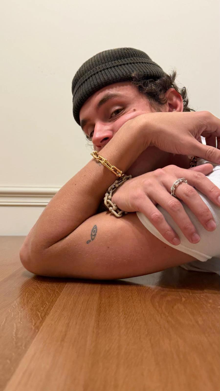 TikTok post by @aron.piper for Tiffany & Co.. Caption reads: ✨✨💫💫 Happy with my @Tiffany&Co. HardWear....