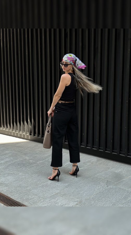 Instagram post by @vivian91rocks for RAGNO. Caption reads: [...] black? 🤭 Where comfort meets Style >>....