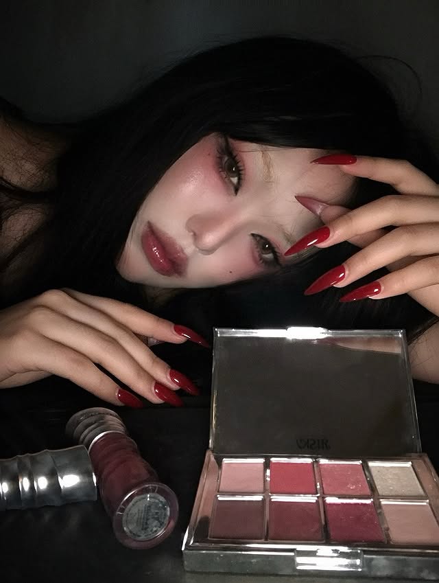 Instagram post by @1niu0eu for Risky Beauty. Caption reads: #ad @riskybeauty_official RISKY 의 NEW EPISODE |....