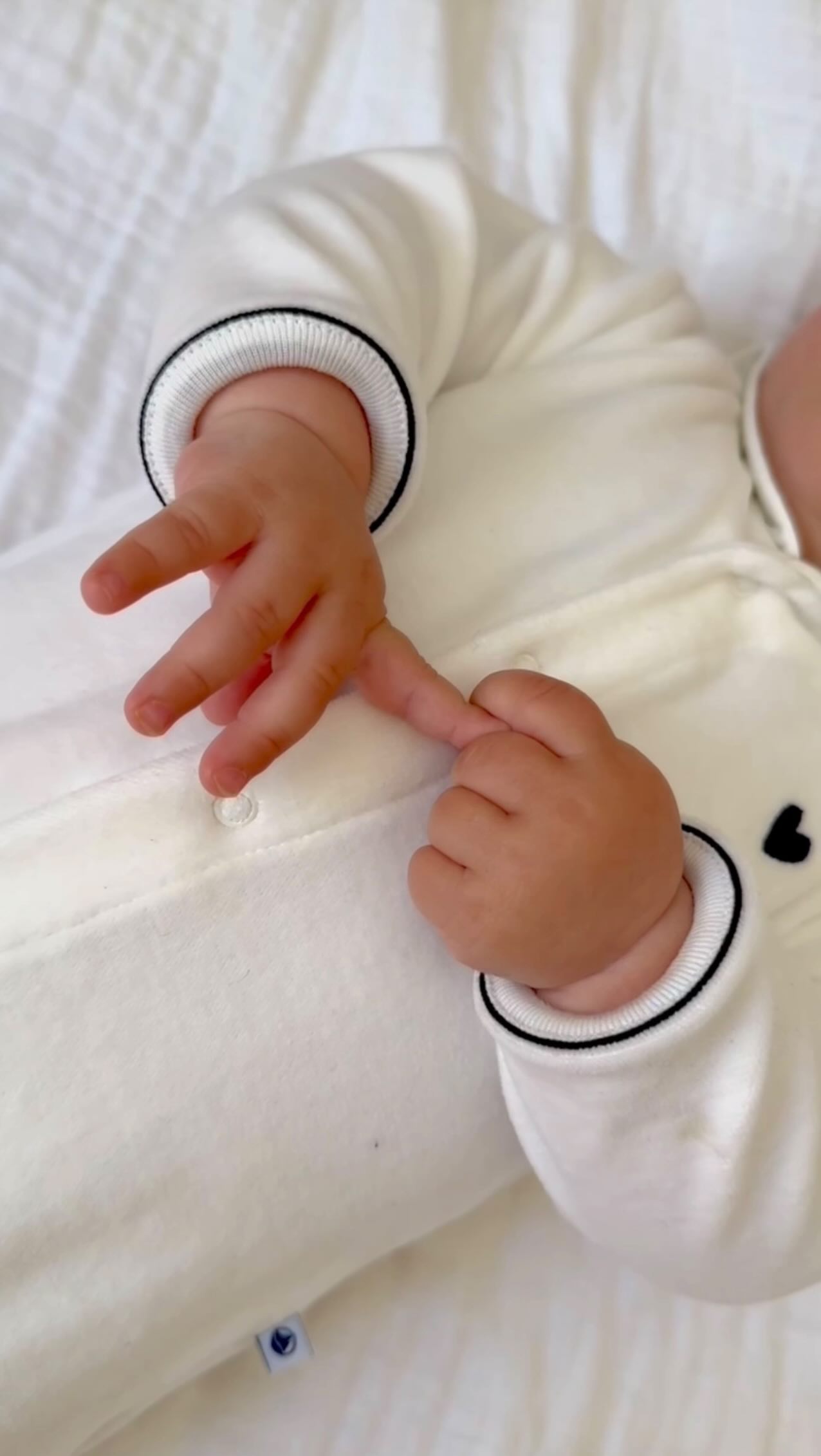 Instagram post by @louisegrdd for Petit Bateau. Caption reads: Vous non plus vous ne pouvez pas résister ? Leurs....