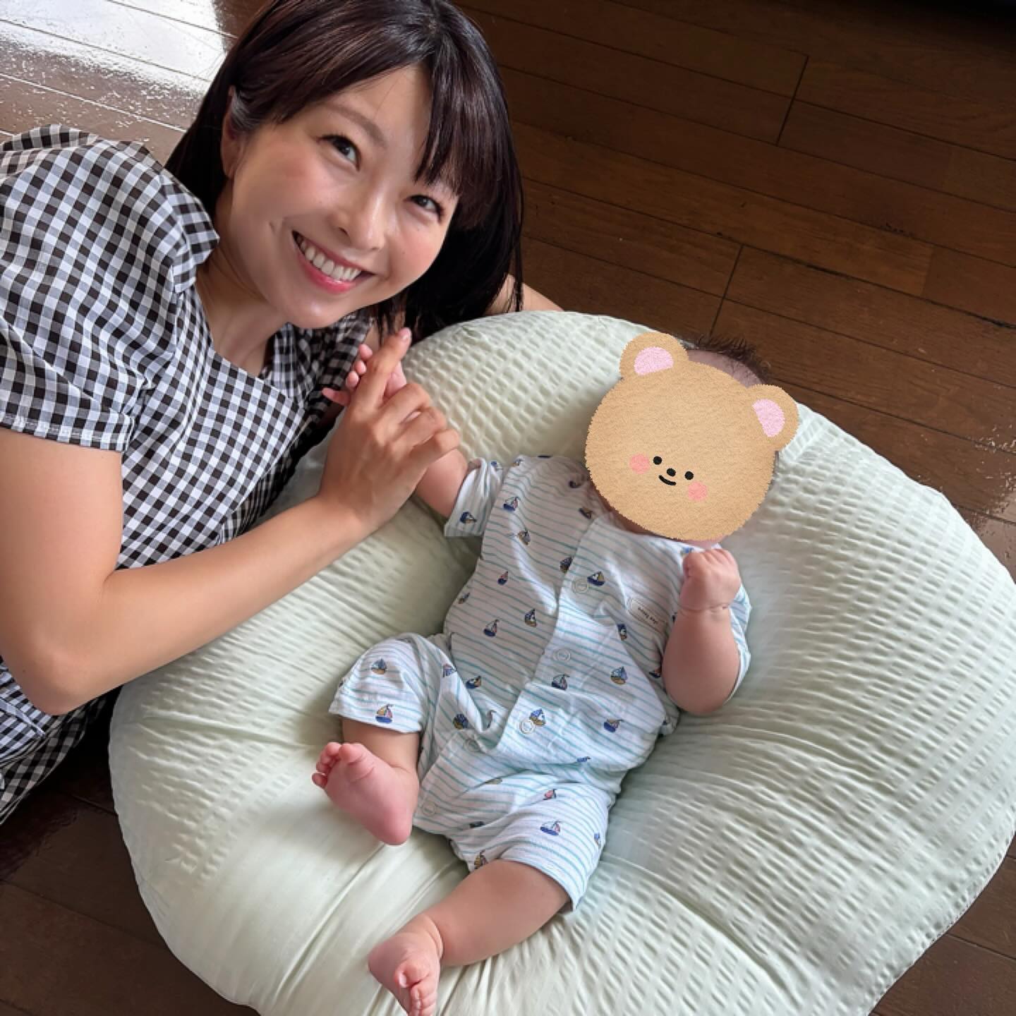 Instagram post by @obi_nagisa for Lovetree. Caption reads: まったりタイム🩷👶

このラブツリークッションを使うと
息子は魔法がかかったようにご機嫌になって....