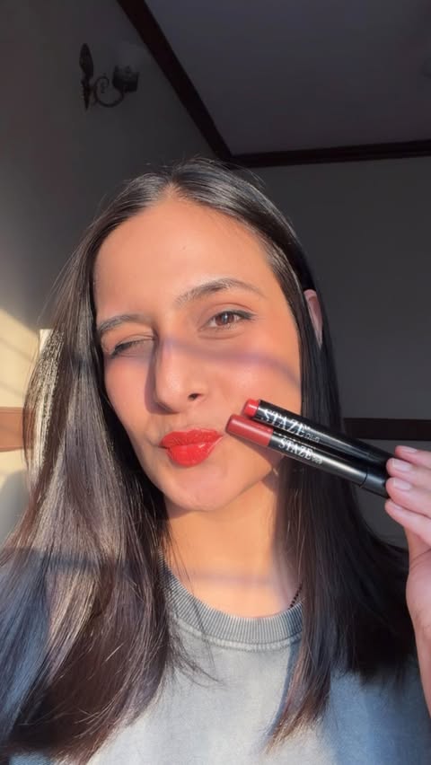 Instagram post by @divyaa_raina for Staze Beauty. Caption reads: Buy any 2 @ Rs.499/- 🔥🔥

@staze9to9 's BLACK....