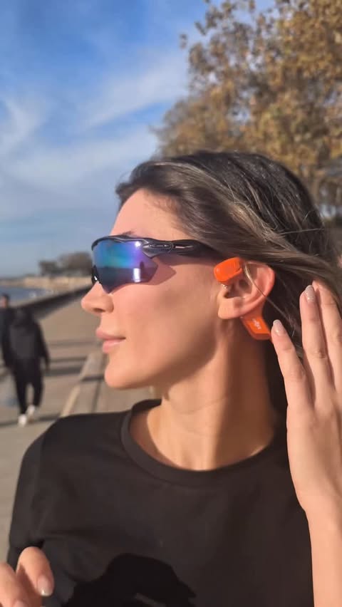 Instagram post by @ottorunclub for Shokz. Caption reads: Koşuya hazır mısın? Shokz’u tak, farkı hisset.....