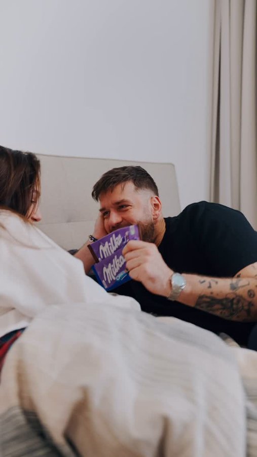 Instagram post by @sandi.pego for Milka. Caption reads: Trčao sam kao Forrest kupiti Milku shvativši koji....