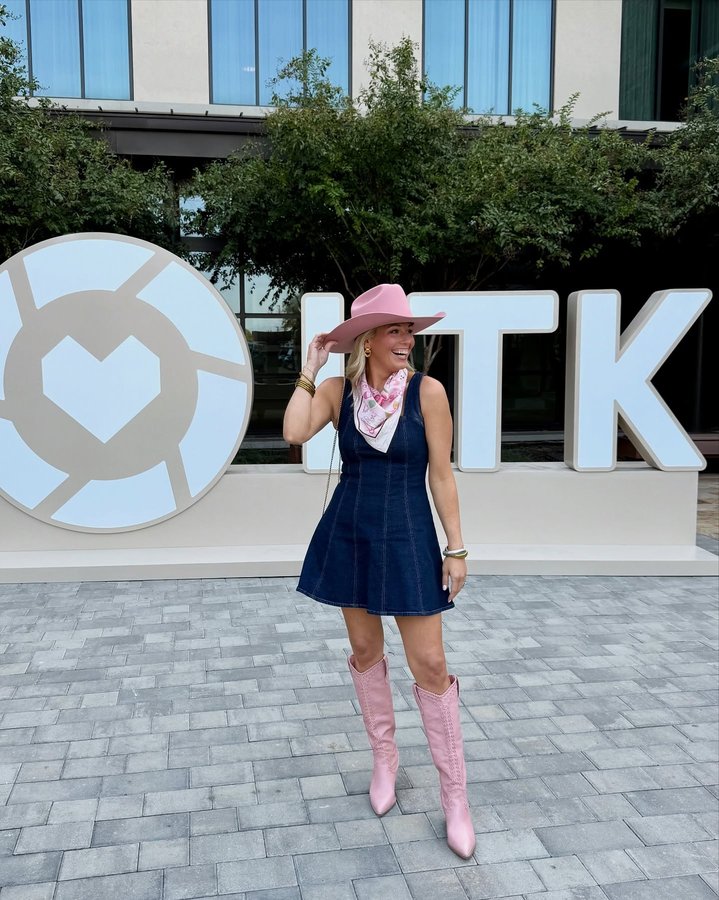 Instagram post by @bobbiwiththeeye for Lilly Pulitzer. Caption reads: That’s a wrap on all the fits, friends, memories,....