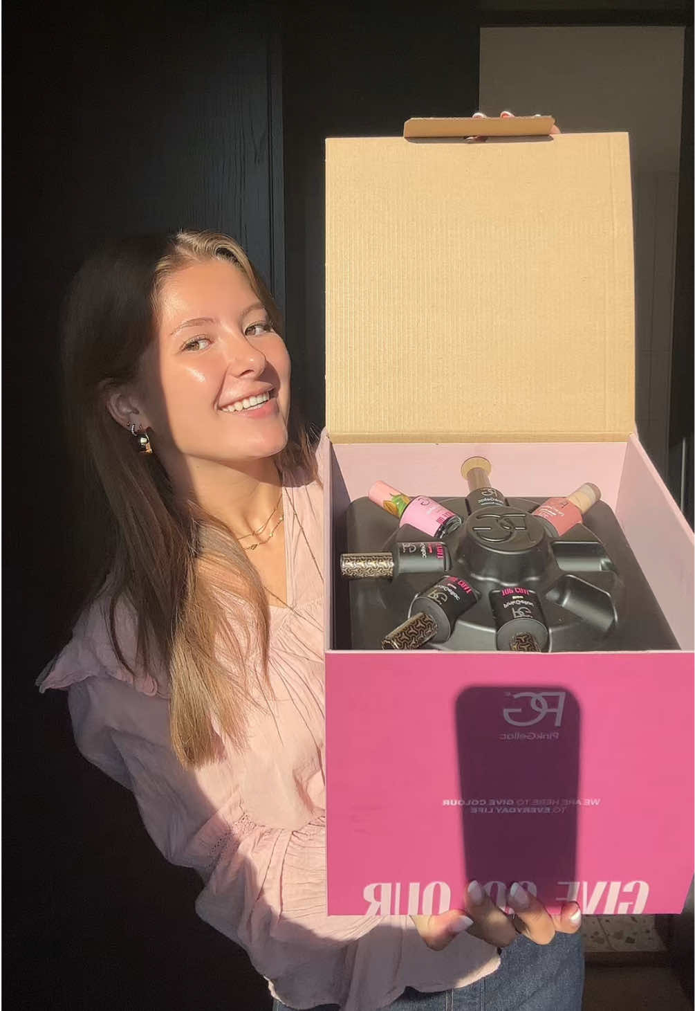 TikTok post by @ninthe.meijnders for Pink Gellac. Caption reads: nieeet normaal 💅🏻NINTHECATEYE10 voor korting 🤍....