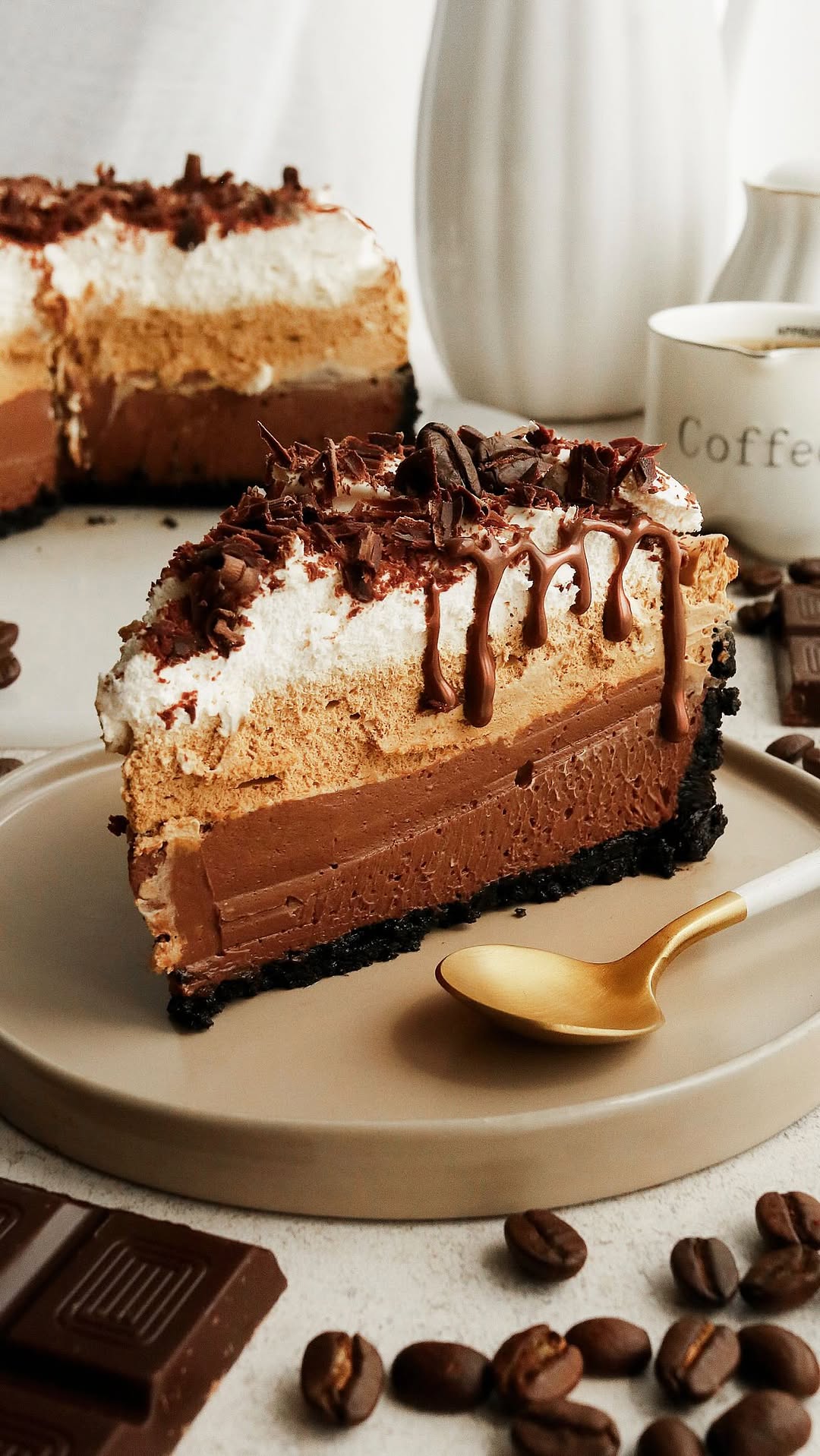 Instagram post by @thelittleblogofvegan for Oreo. Caption reads: CHOCOLATE COFFEE PIE☕️ COMMENT ‘PIE’ and I’ll DM....