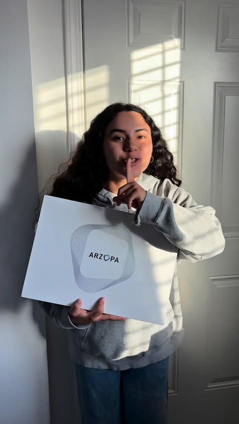 Instagram post by @madsaflo for ARZOPA. Caption reads: [...] the perfect Valentine’s Day gift? 💘 The....