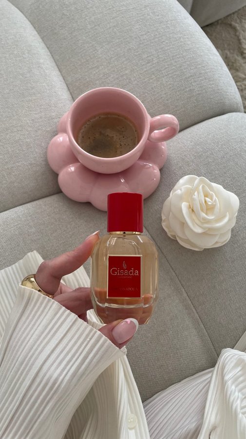 Instagram post by @ccarolajna_i_bruno for Gisada. Caption reads: [...] @swissfragrance_pro _pro @gisadaofficial....