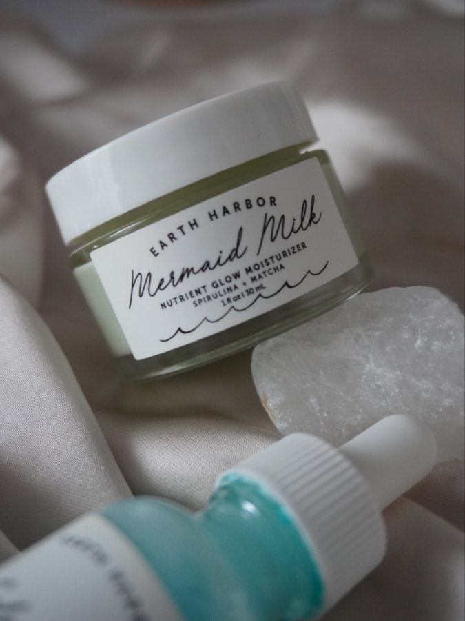 Instagram post by @stefanadavid for Earth Harbor. Caption reads: [...] This nutrient glow moisturiser from....