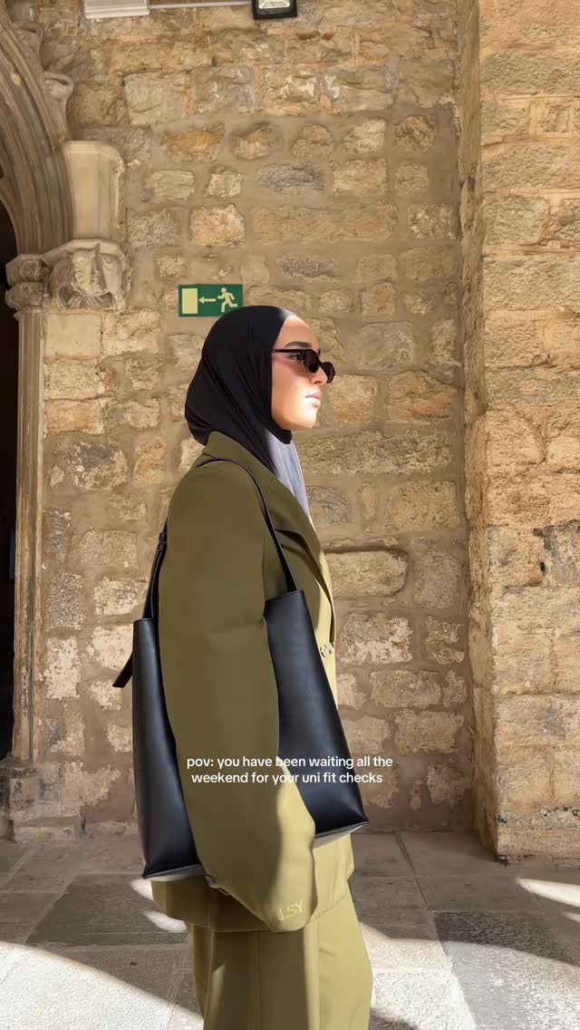 Instagram post by @ayaoulahyane for LOSYANA. Caption reads: [...] this fit check moment 
Full look from....