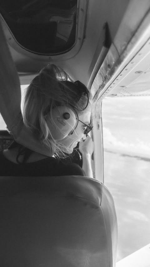 Instagram post by @noshoes_noworries for Simify. Caption reads: [...] yes. SIM cards no.

@travelwithsimify eSIM =....