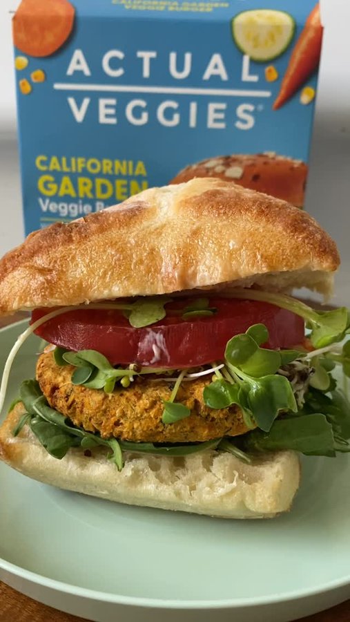 Instagram post by @vegasandfood for Actual Veggies. Caption reads: When I eat burgers, I prefer vegan or veggie....