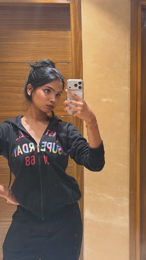 Instagram post by @bohomeann for Bare Anatomy. Caption reads: [...] better than a good hair day🔗

(Bare Anatomy....