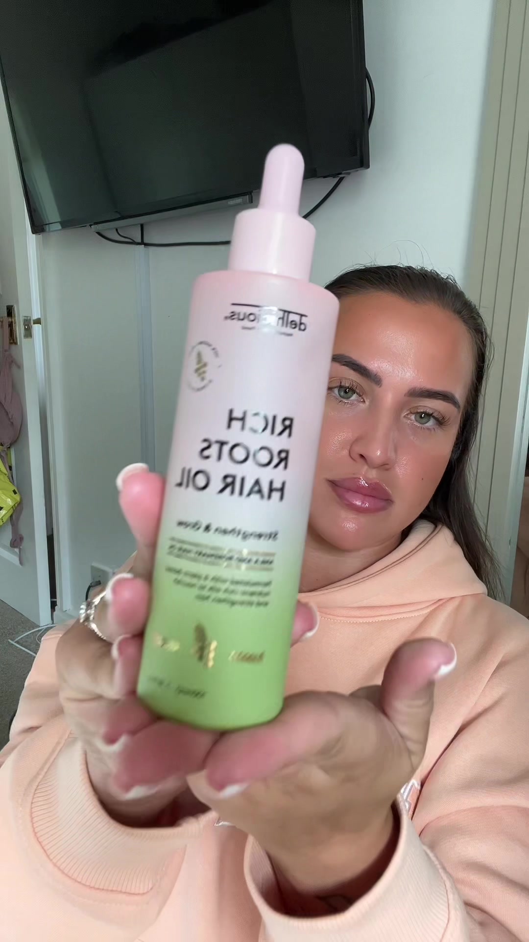 TikTok post by @becccxox for Delhicious Body. Caption reads: Everyone loves a haircare journey I’m back on mine....
