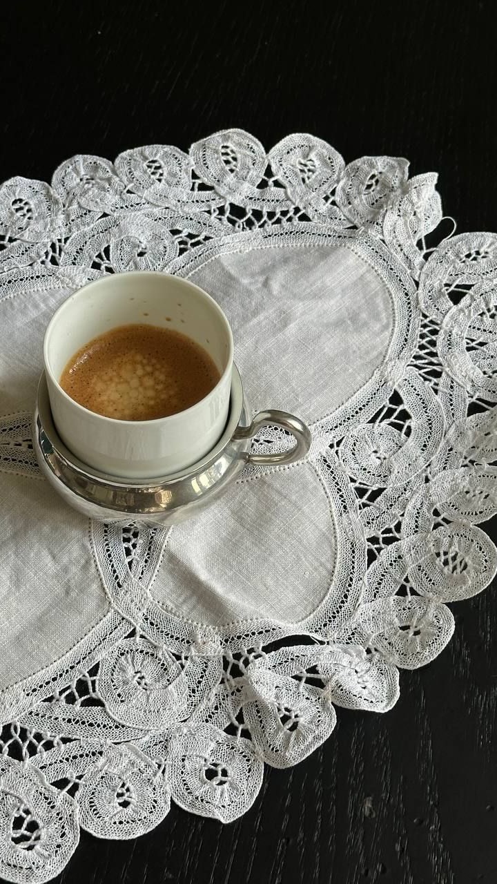 Instagram post by @karacamerveee for SHISEIDO. Caption reads: guncel favorilerim makyaji🤍 kullandigim urunler....