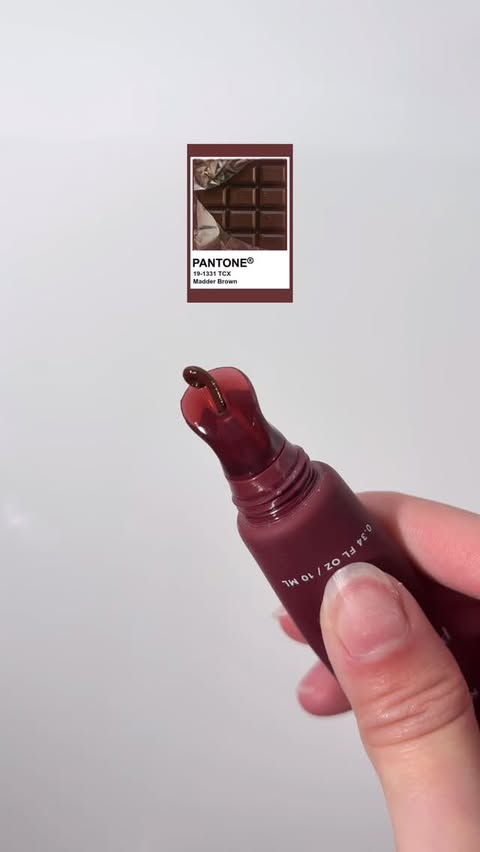 Instagram post by @baletteue for Naturium. Caption reads: Such a delicious shade fr 🍫

#naturium....