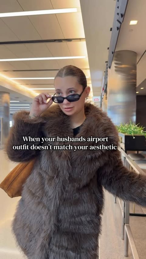Instagram post by @nicolconcilio for Moon Boot. Caption reads: [...] skiing! Jacket: @amazonfashion Boots:....