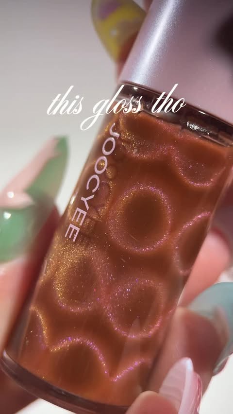 Instagram post by @kizha.nicolee for JOOCYEE. Caption reads: this gloss tho💓🎀✨ get it too in....